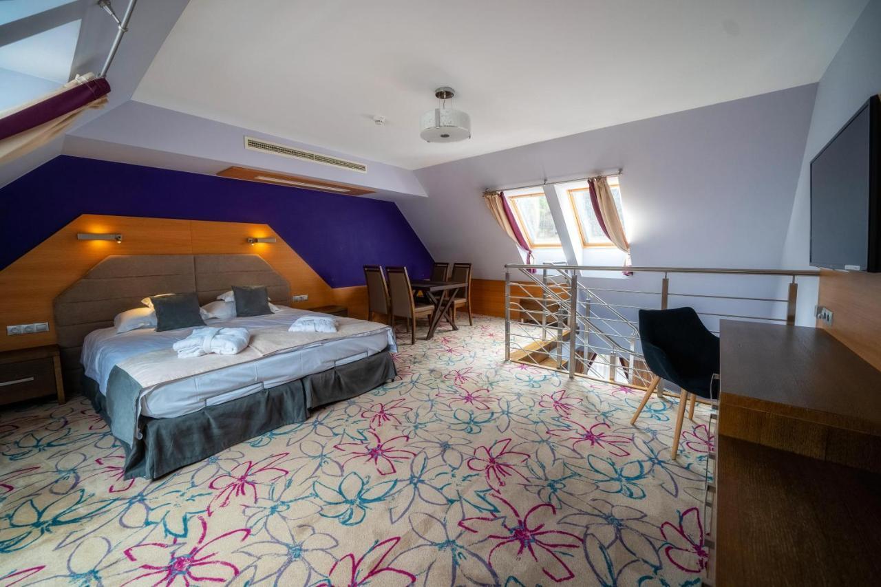 Hotel & Spa Czarny Gron Rzyki Buitenkant foto