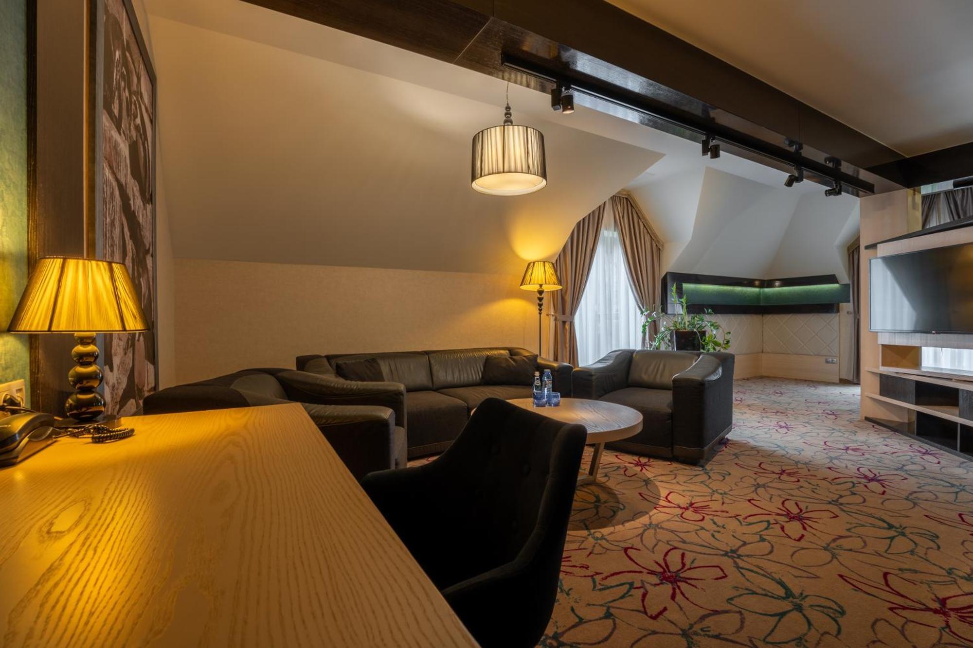 Hotel & Spa Czarny Gron Rzyki Buitenkant foto
