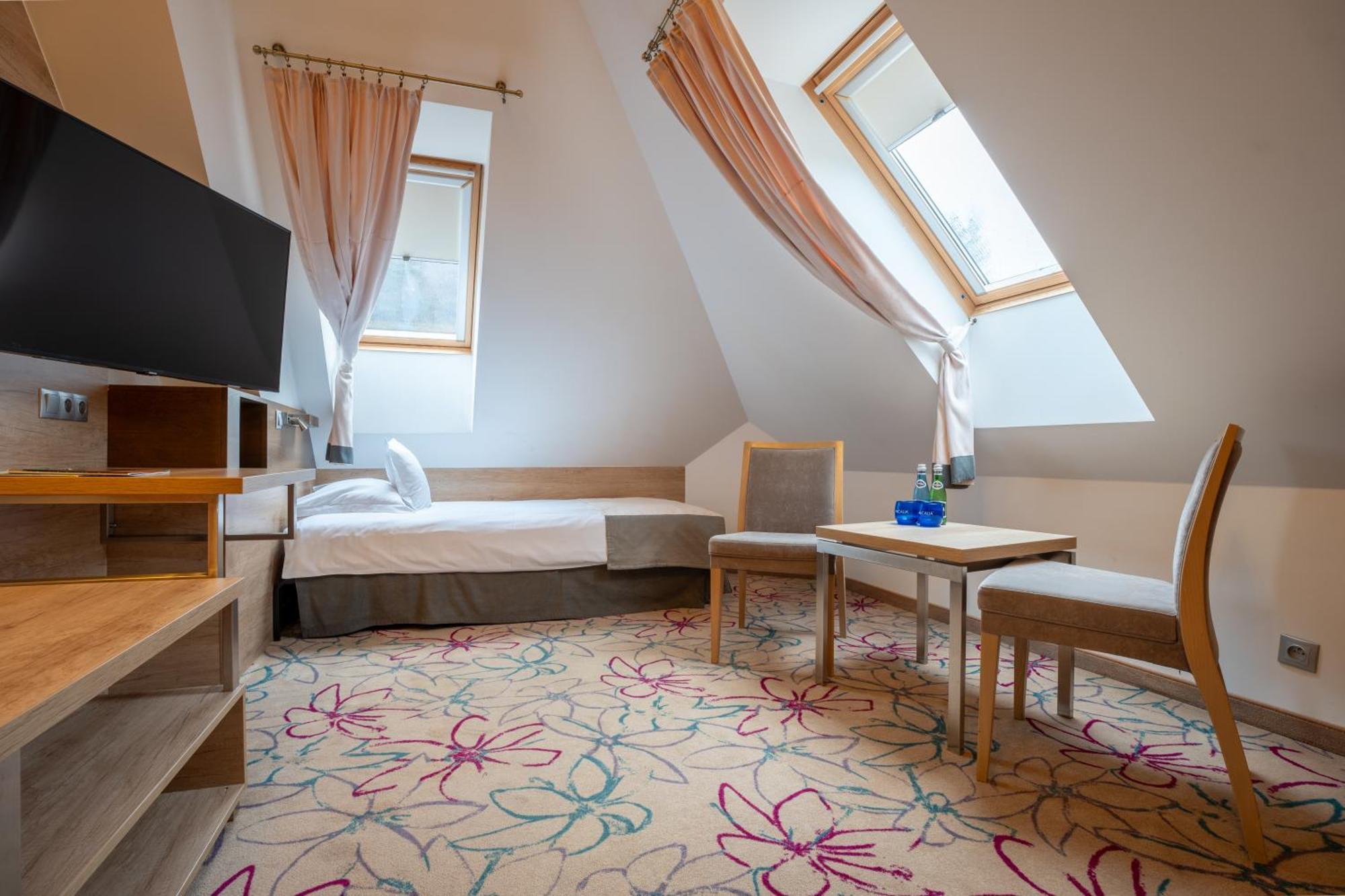 Hotel & Spa Czarny Gron Rzyki Buitenkant foto