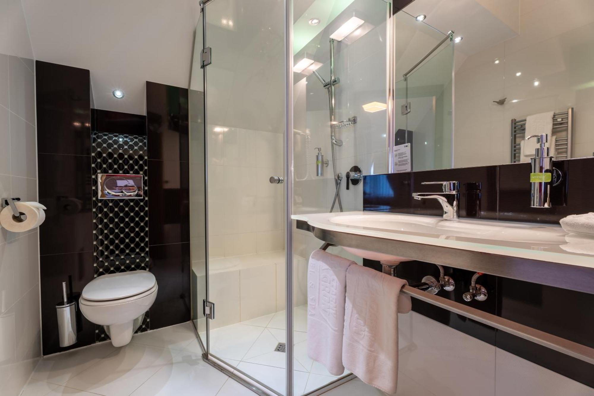 Hotel & Spa Czarny Gron Rzyki Buitenkant foto