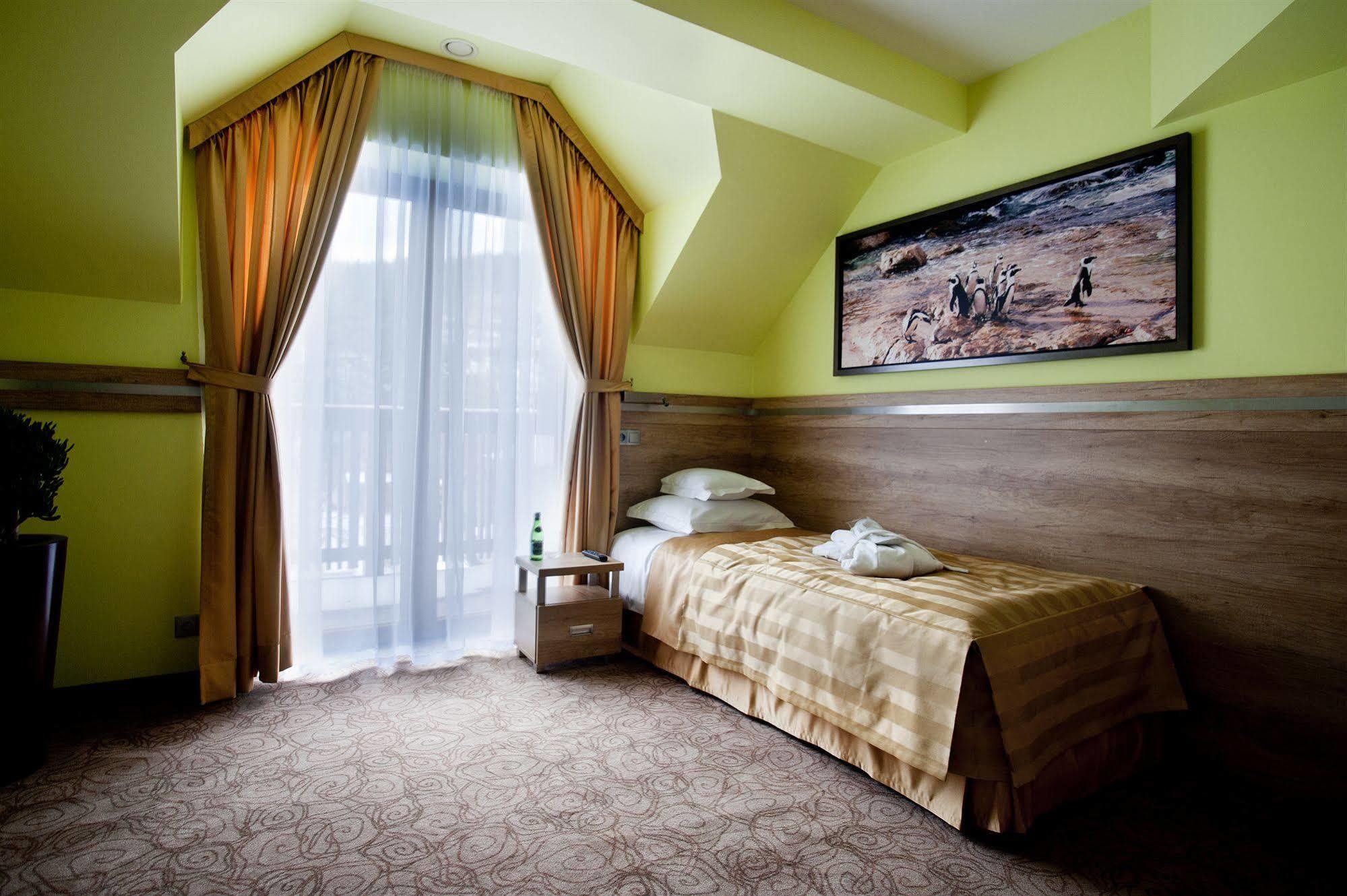 Hotel & Spa Czarny Gron Rzyki Buitenkant foto