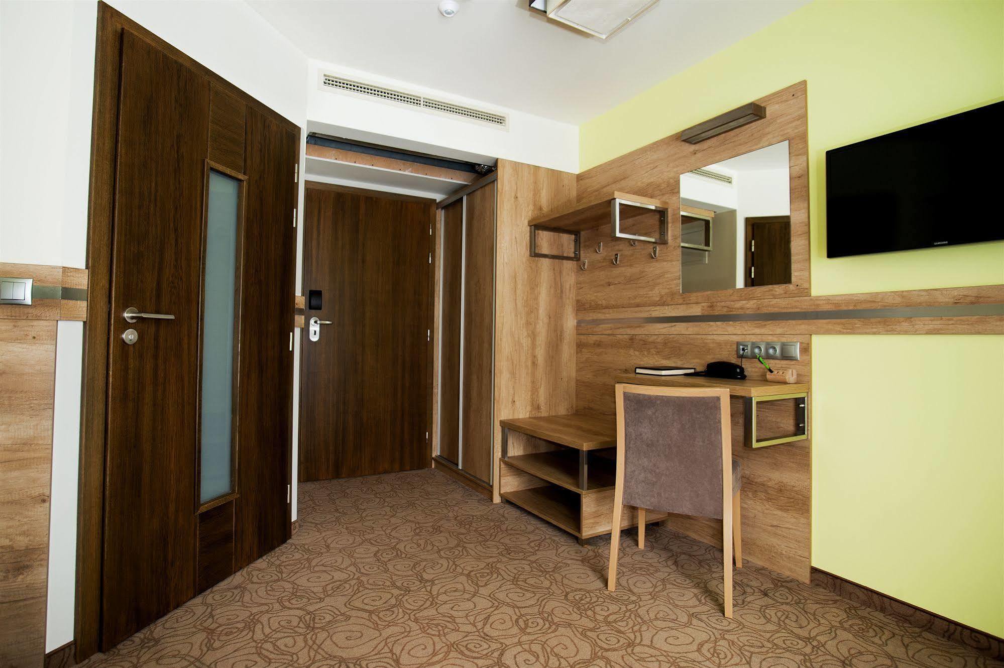 Hotel & Spa Czarny Gron Rzyki Buitenkant foto